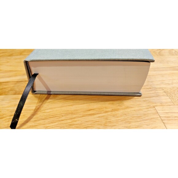 The Jesus Bible, NIV Edition, Cloth over Board, Gray Linen, Zondervan Bibles - Picture 4 of 11